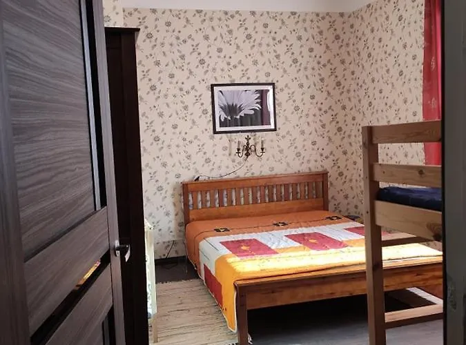 Chelsea Roosi 11 Apartment *