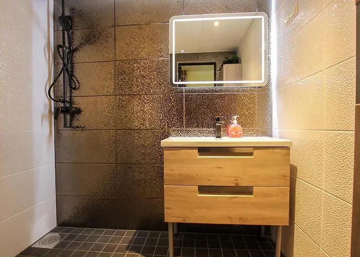 Chelsea Roosi 11 * 페르누